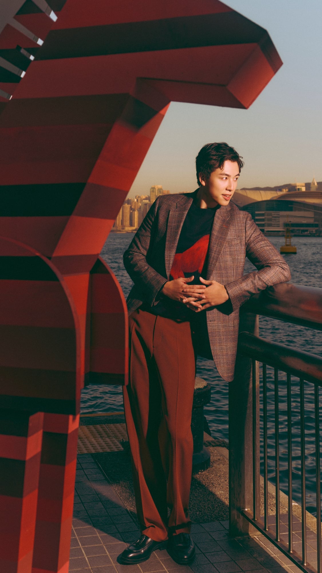 PAUL SMITH 推出農曆新年限定膠囊系列 以形象企劃《奔迎榮景》歡慶馬年