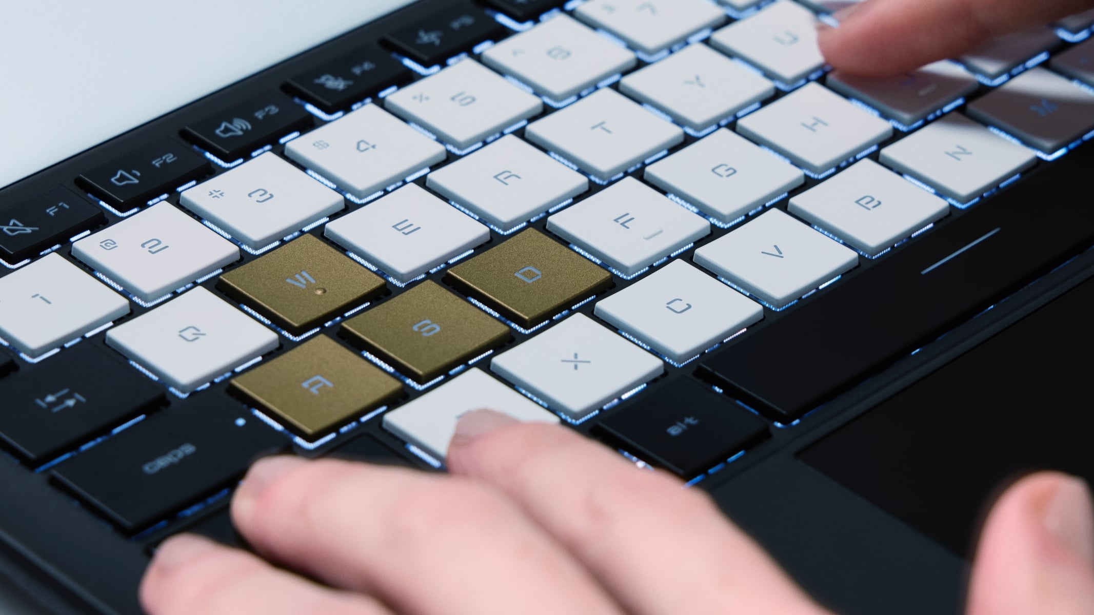 ROG × 小島秀夫超震撼聯名登場!Flow Z13-KJP 電競平板 + 限量周邊 2026 上半年台灣開賣!