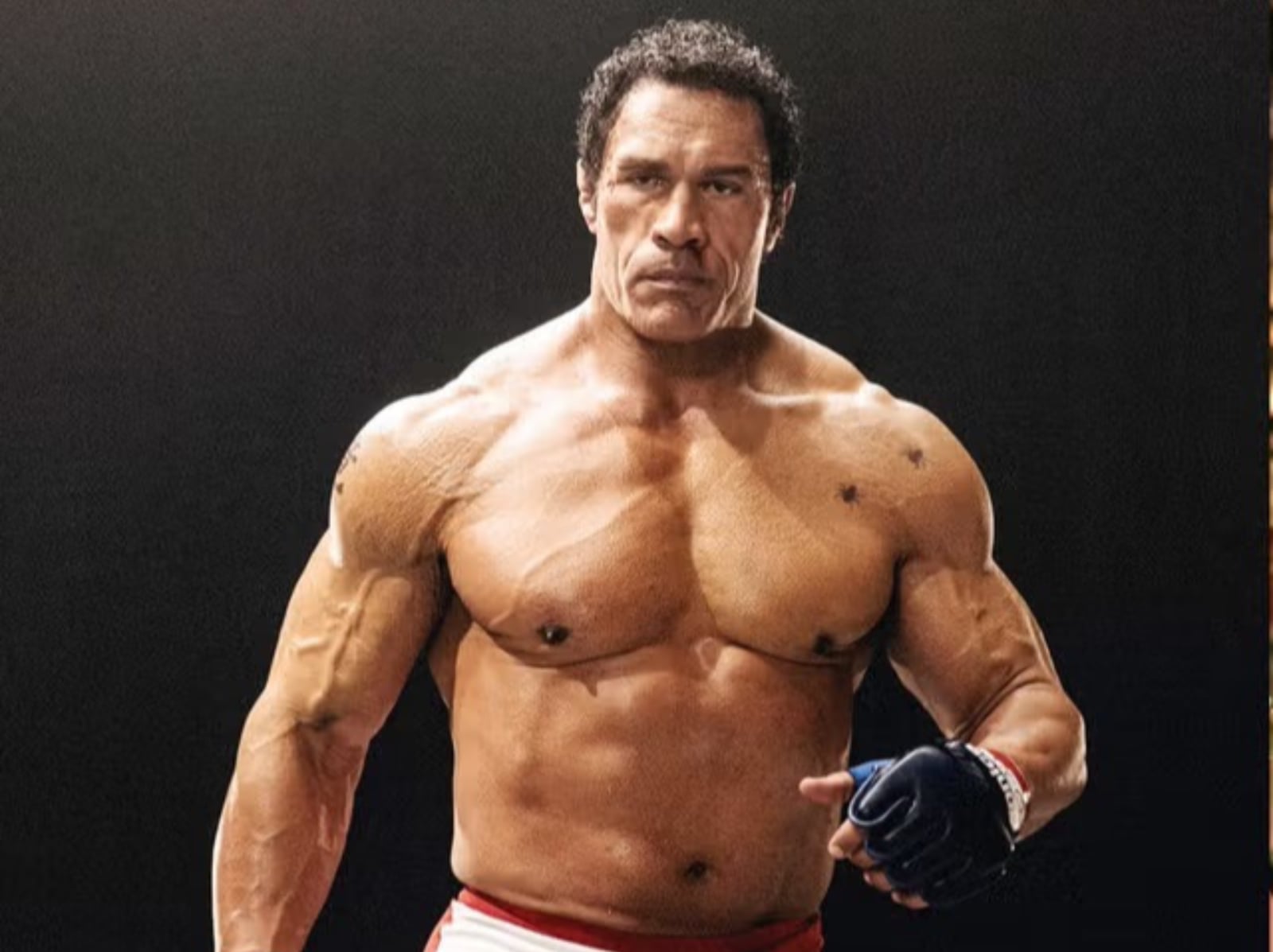 《重擊人生》巨石強森身高 196 公分、光頭真相、多次誤入歧途、戲劇作品⋯10 件事快認識！