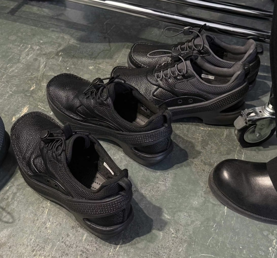 2026 巴黎時裝周鞋款太搶戲！從 CdG × AJ11 到 SFTM × adidas ⋯10 雙必關注聯名鞋款一次看！