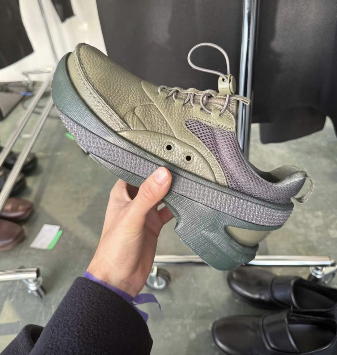 2026 巴黎時裝周鞋款太搶戲！從 CdG × AJ11 到 SFTM × adidas ⋯10 雙必關注聯名鞋款一次看！