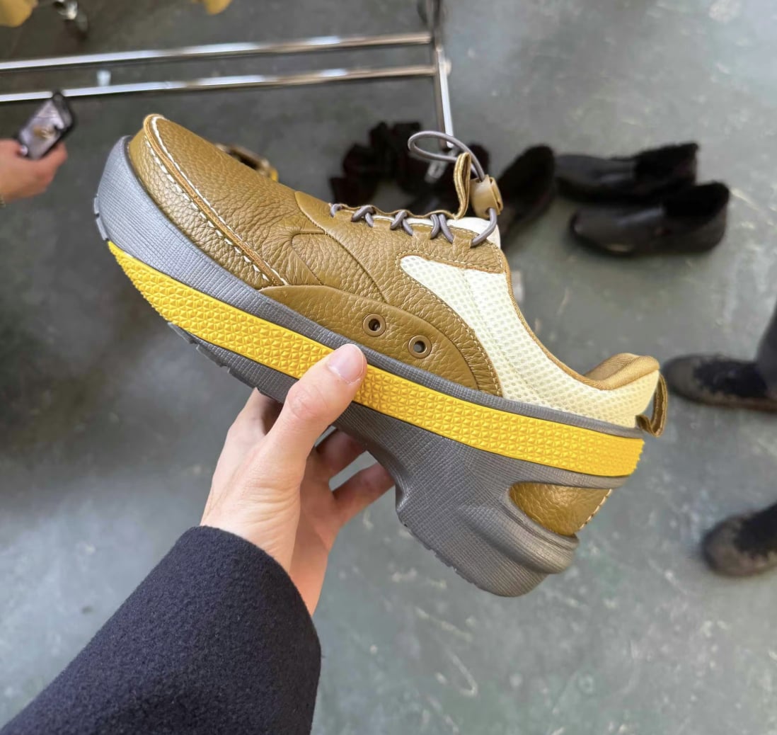 2026 巴黎時裝周鞋款太搶戲！從 CdG × AJ11 到 SFTM × adidas ⋯10 雙必關注聯名鞋款一次看！