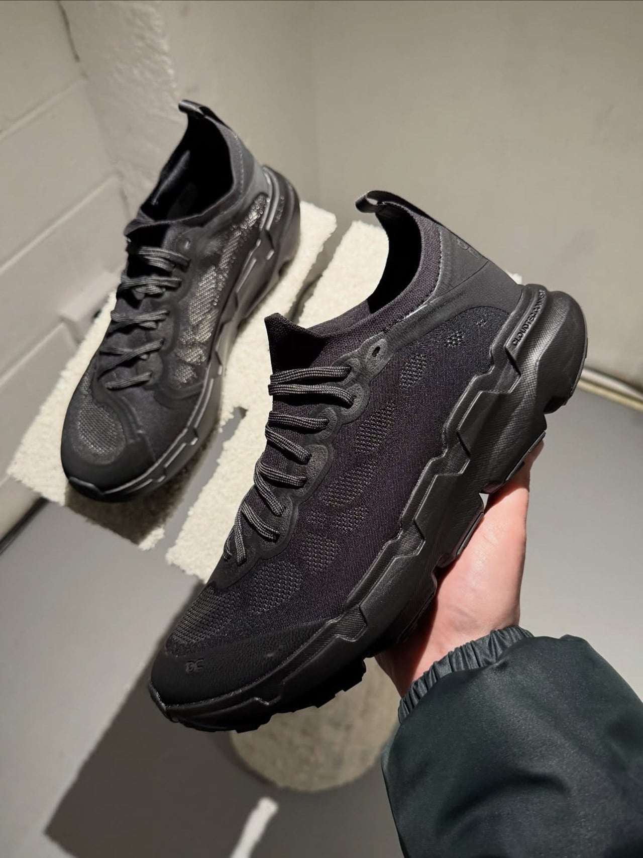 2026 巴黎時裝周鞋款太搶戲！從 CdG × AJ11 到 SFTM × adidas ⋯10 雙必關注聯名鞋款一次看！