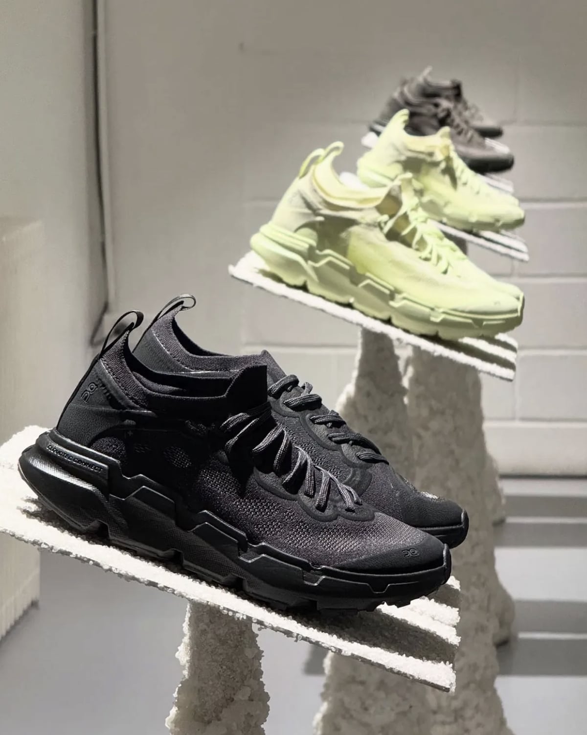 2026 巴黎時裝周鞋款太搶戲！從 CdG × AJ11 到 SFTM × adidas ⋯10 雙必關注聯名鞋款一次看！