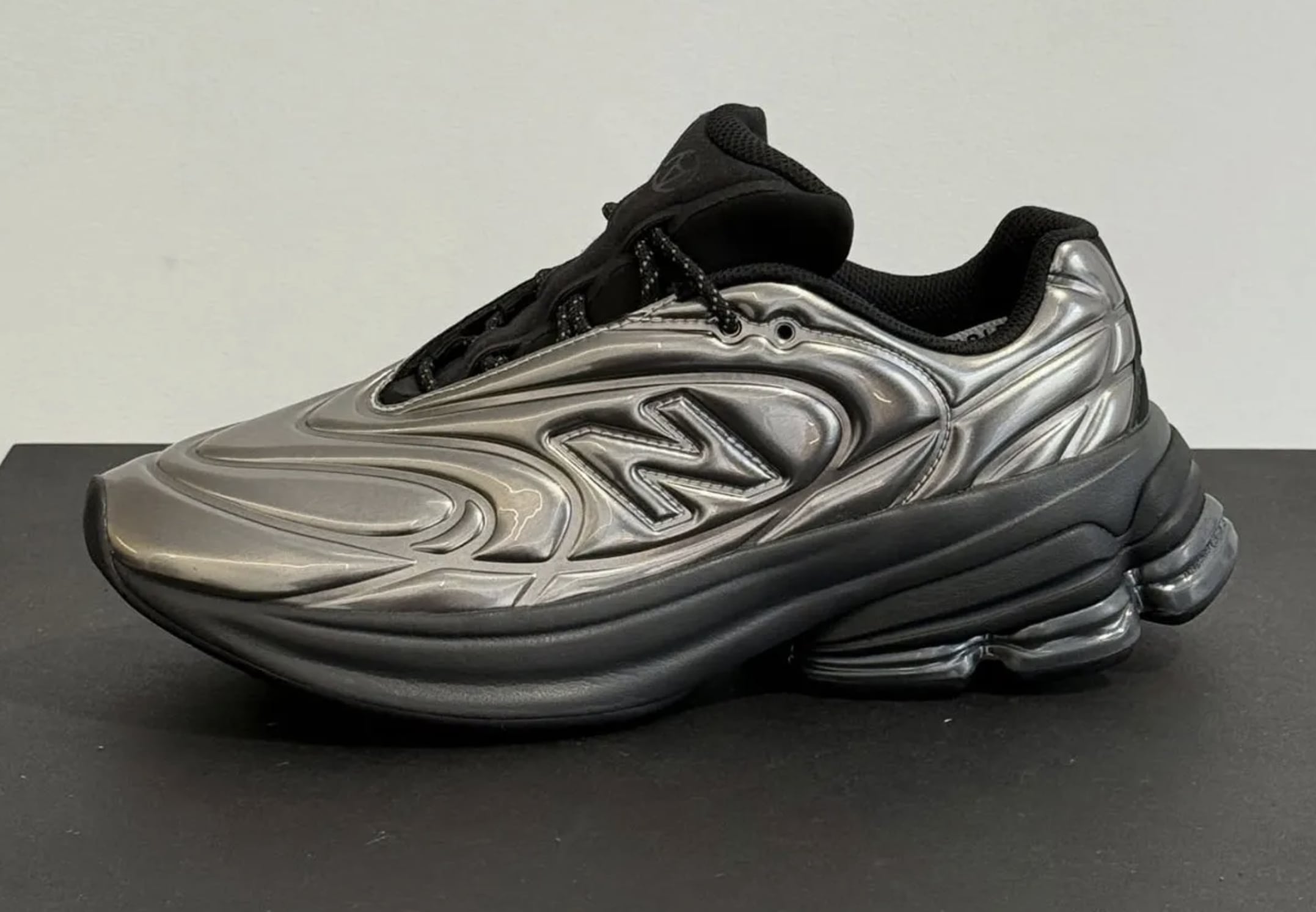 2026 巴黎時裝周鞋款太搶戲！從 CdG × AJ11 到 SFTM × adidas ⋯10 雙必關注聯名鞋款一次看！