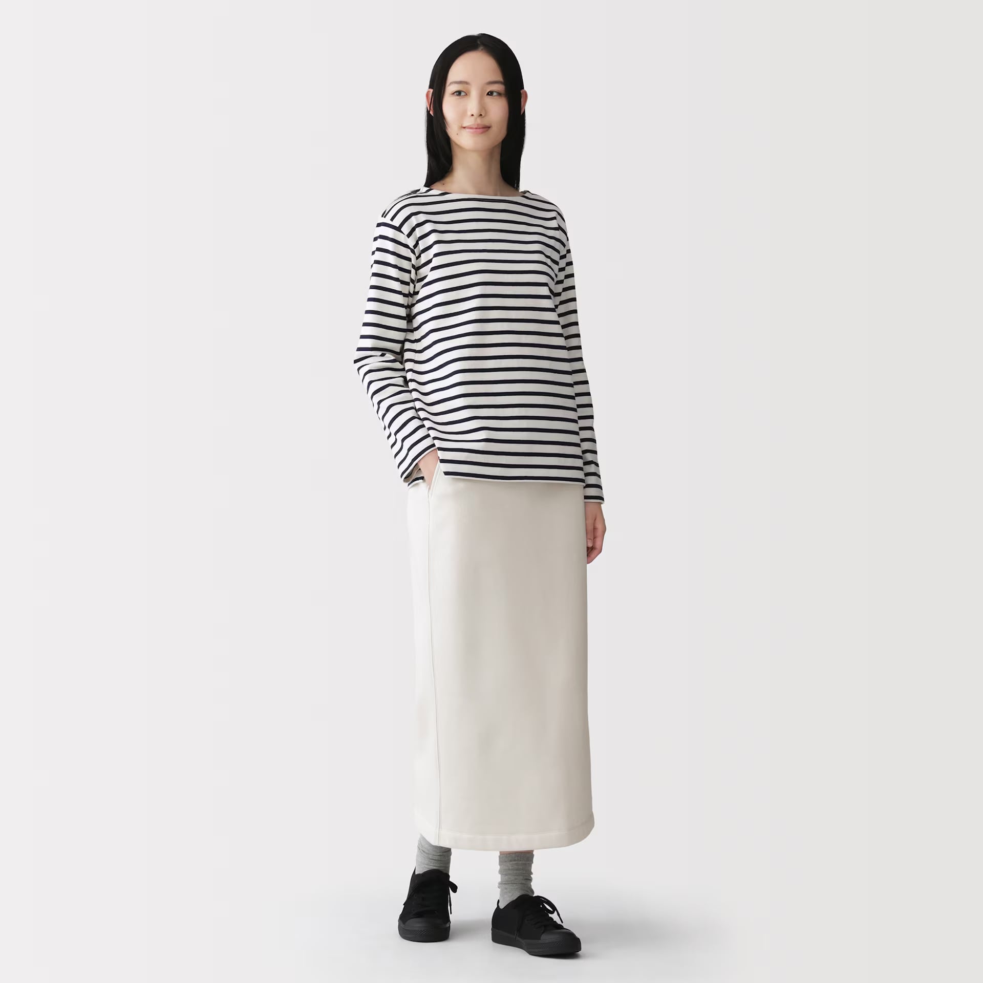 無印良品運動風 I 型裙掀搶購潮!修身還保暖引網狂讚:「根本美腿神器」!