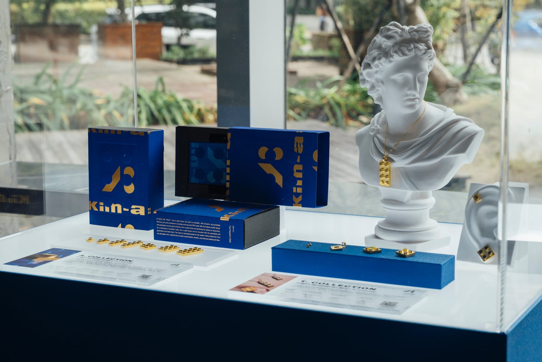 直擊 kim-a: Nike Air Force 1 黃金鞋台中老虎城展出現場！999.9 純金縫製要價突破 7 位數！