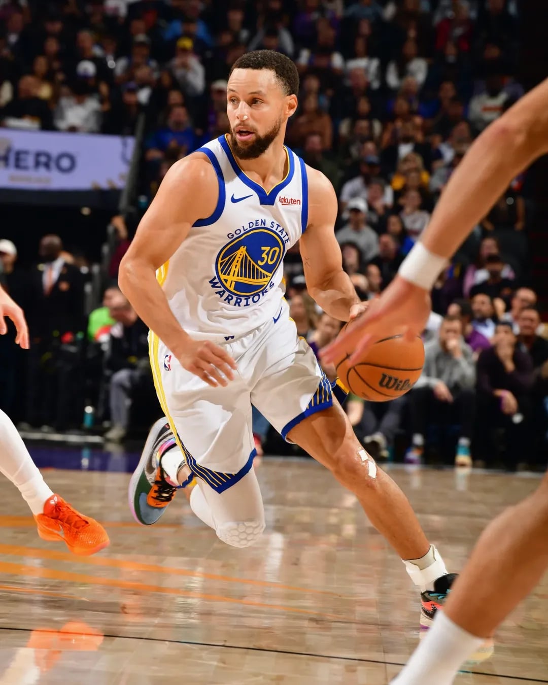 Stephen Curry 傷勢 膝傷