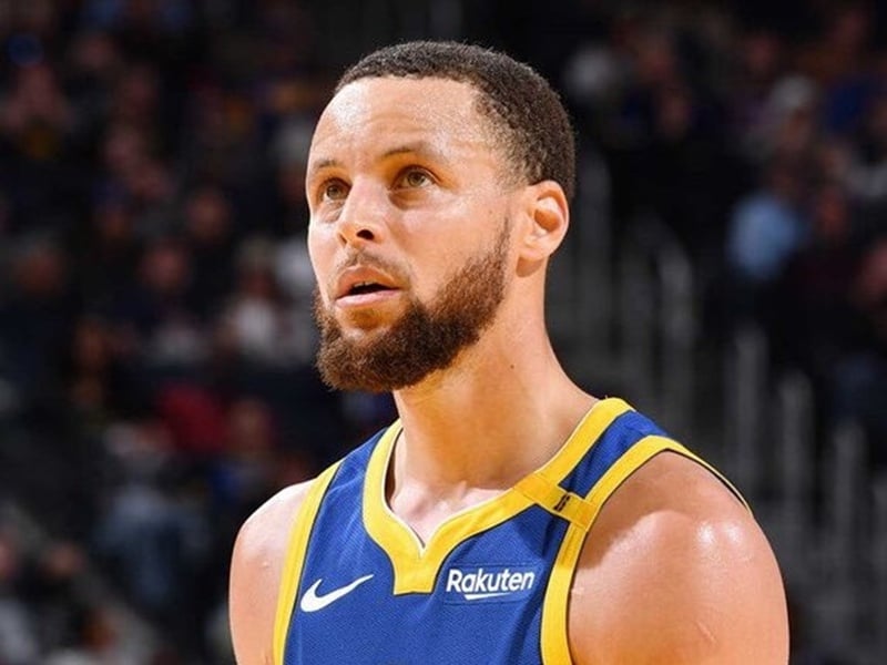NBA／史蒂芬柯瑞 Stephen Curry 傷退檢查出跑者膝！後續出賽成疑！