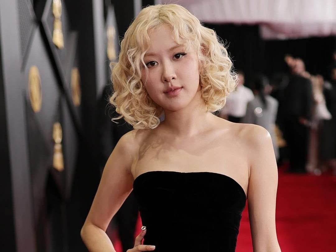 BLACKPINK Rosé 身高 168 黑白造型登葛萊美紅毯！直角肩、鉛筆腿美翻全場！