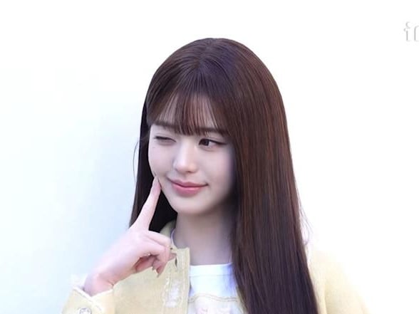 IVE 張員瑛遭記者誤會遲到飆罵尷尬表情全被拍！主辦方緊急道歉：「她是提早到的！」