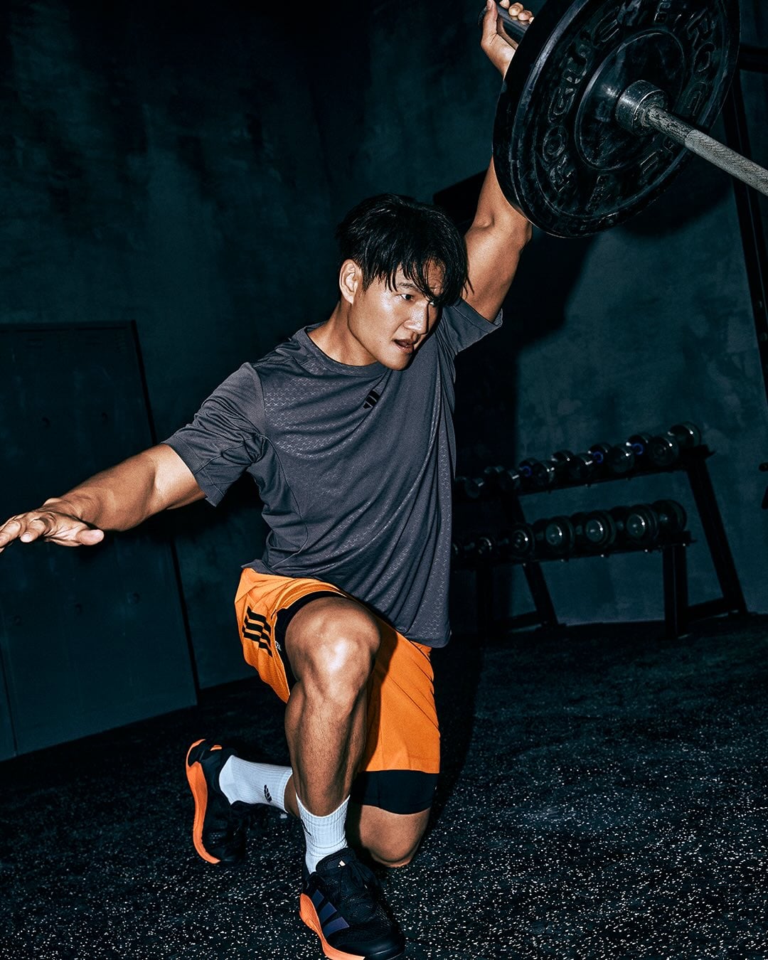 金鐘國首談老婆身分！認了是多年熟人：「跟她結婚很幸福！」