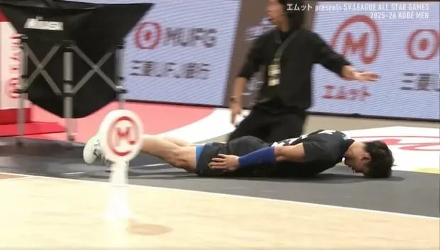 日本排球員西田有志「滑行土下座」影片瘋傳！誤傷女職員超有誠意榮登年度最佳道歉！