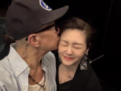 大S 逝世週年雕像揭幕！S媽雨中痛哭緊擁具俊曄！