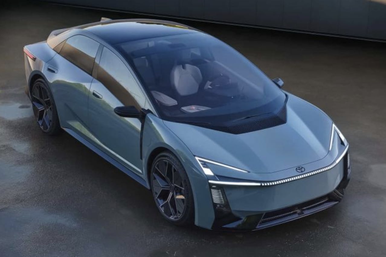 豐田 Toyota 全新卡羅拉 Corolla 概念車曝光!「錘頭鯊」風格頭燈帥翻全場!