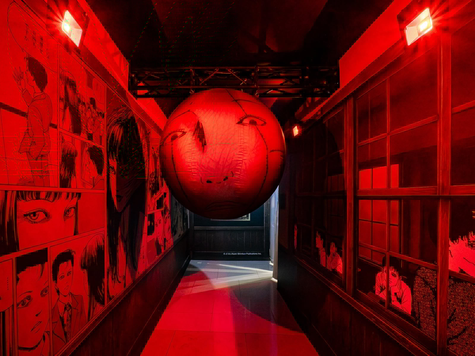 伊藤潤二《富江映現》快閃店登陸高雄！7 大驚悚打卡點、限量福袋 3 折起⋯必逛懶人包！