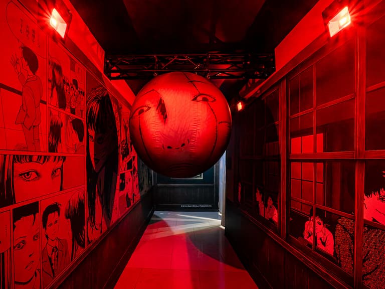伊藤潤二《富江映現》快閃店登陸高雄！7 大驚悚打卡點、限量福袋 3 折起⋯必逛懶人包！