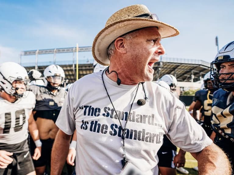 葛斯馬爾贊 Gus Malzahn 宣布退休！結束 35 年傳奇美式足球教練生涯！