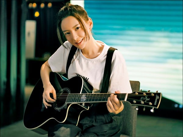 于文文演唱會暈倒送醫！親發聲明：「除了健康什麼都不是你的！」