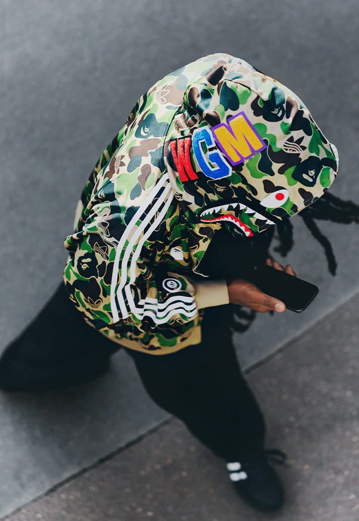 BAPE × adidas Originals 推出 2026 世界盃聯名！90 年代復古球衣、3 款經典鞋款⋯販售資訊一次看！