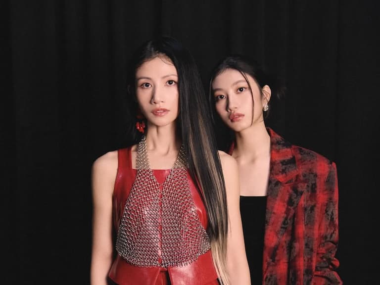 李千娜 IG 曬和女兒顧穎貼臉合照！網友看傻：「好像雙胞胎！」