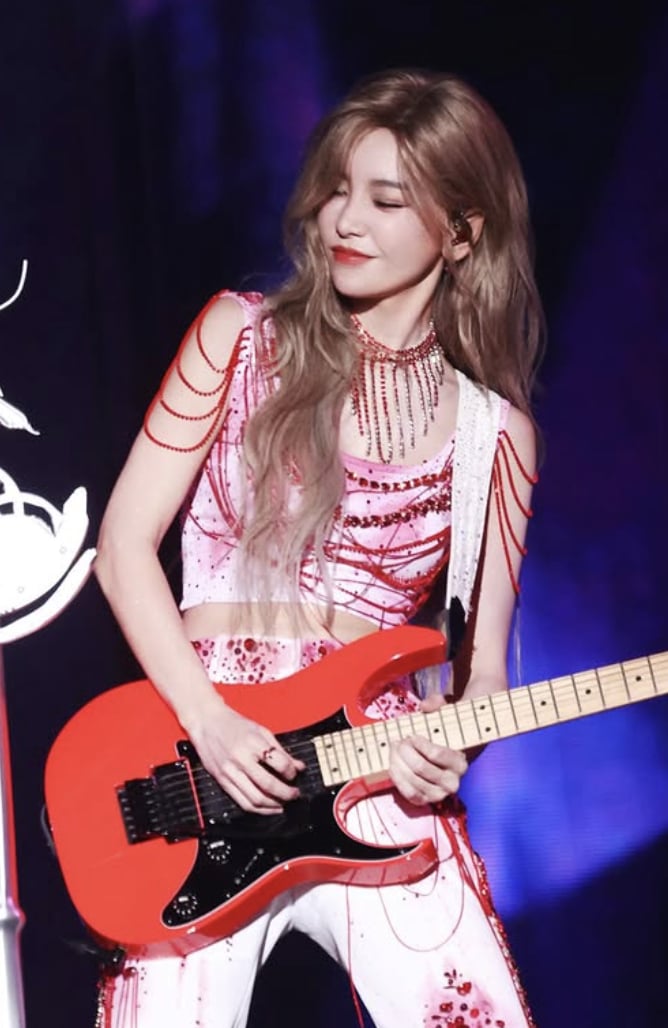 于文文演唱會暈倒送醫！吳克群救場幫唱引粉讚：「會紅不是沒原因！」