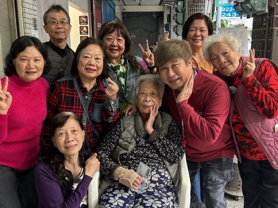 胡瓜 YT 頻道《下面一位》慶祝百集、訂閱 50 萬！感性坦言：「想對支持者說謝謝！」