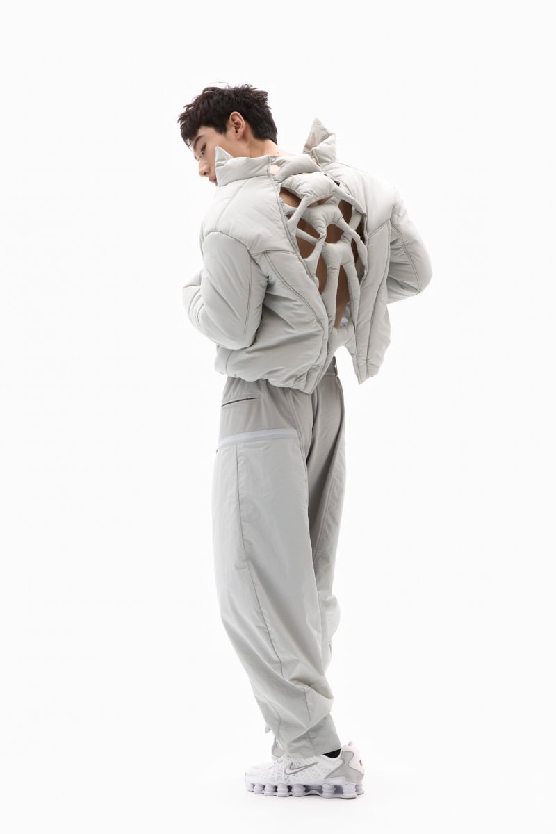 台灣設計師品牌 ALLENKO3 脊椎外套再進化！同步推出 5 款秋冬新作，上衣、外套、配件全系列解析