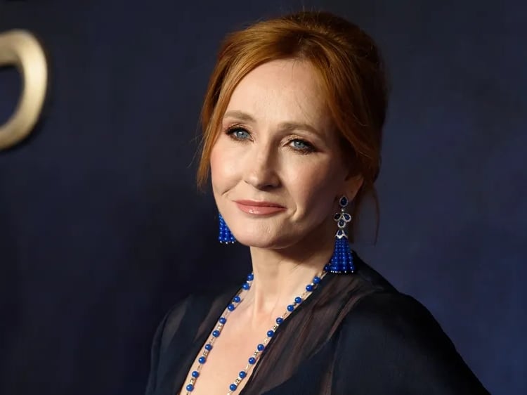 《哈利波特》影集「鄧不利多」約翰李斯高 John Lithgow 談 J.K. 羅琳跨性別爭議！坦言：「諷刺且難以理解！」