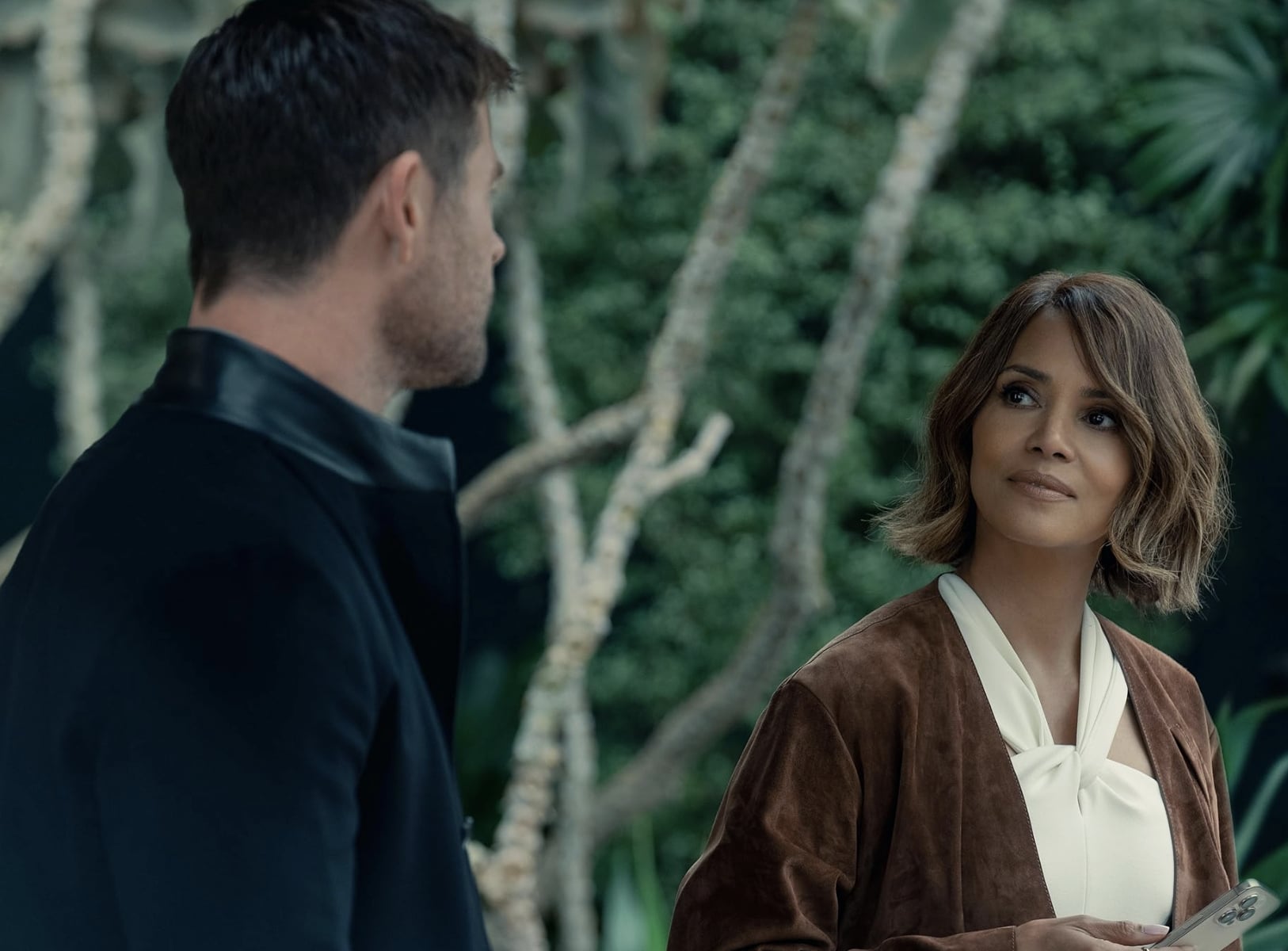 荷莉貝瑞 Halle Berry 首位非裔奧斯卡影后！24 年後吐真相：「膚色仍是障礙！」