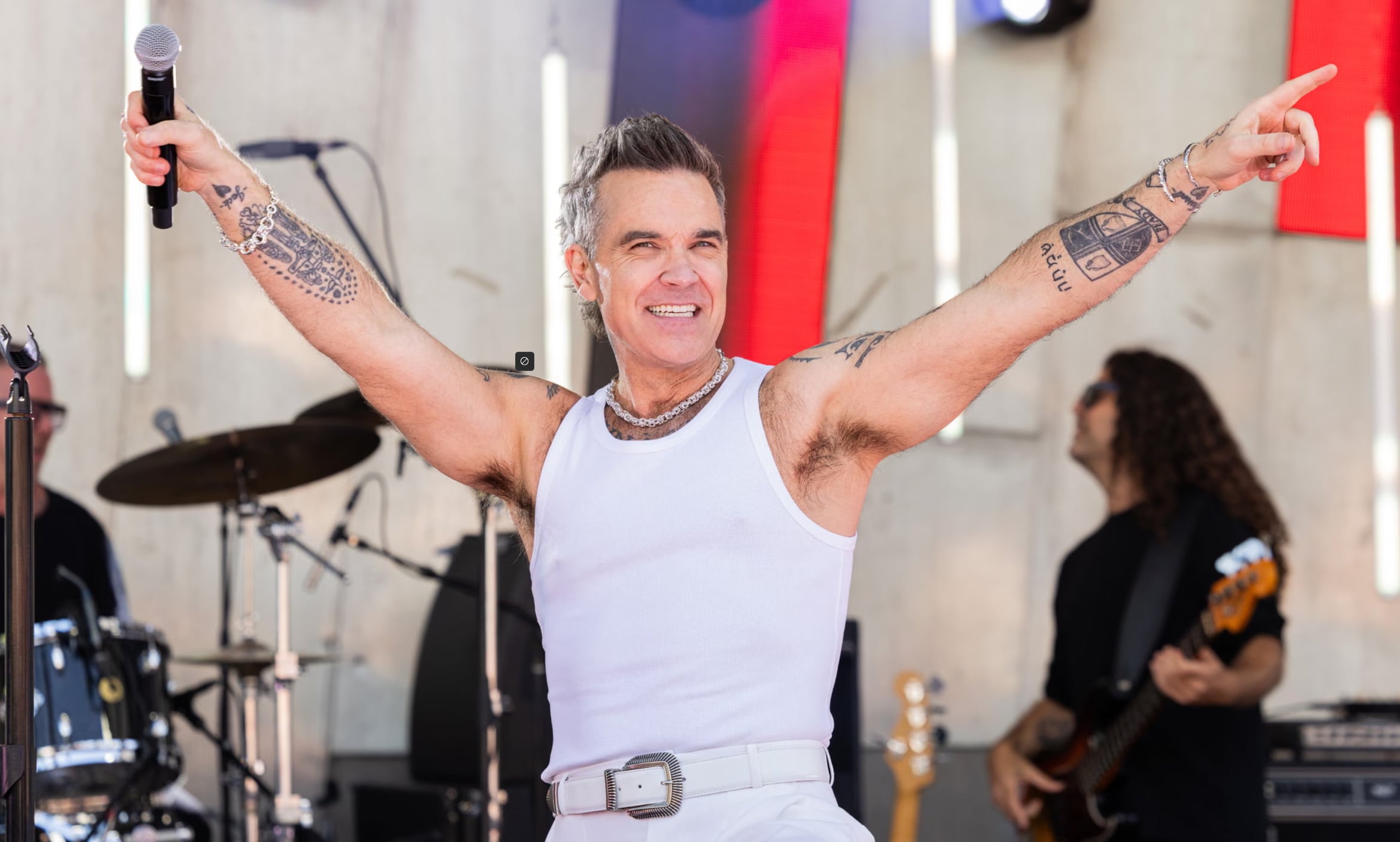 羅比威廉斯 Robbie Williams 自曝焦慮症纏身！坦言：「害怕隨時毀掉職業生涯！」