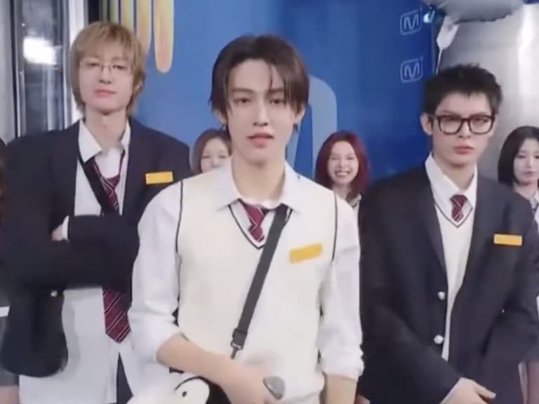 CORTIS 同框 BABYMONSTER 挑戰〈Really Like You〉舞蹈,穿校服「學長感」爆表!