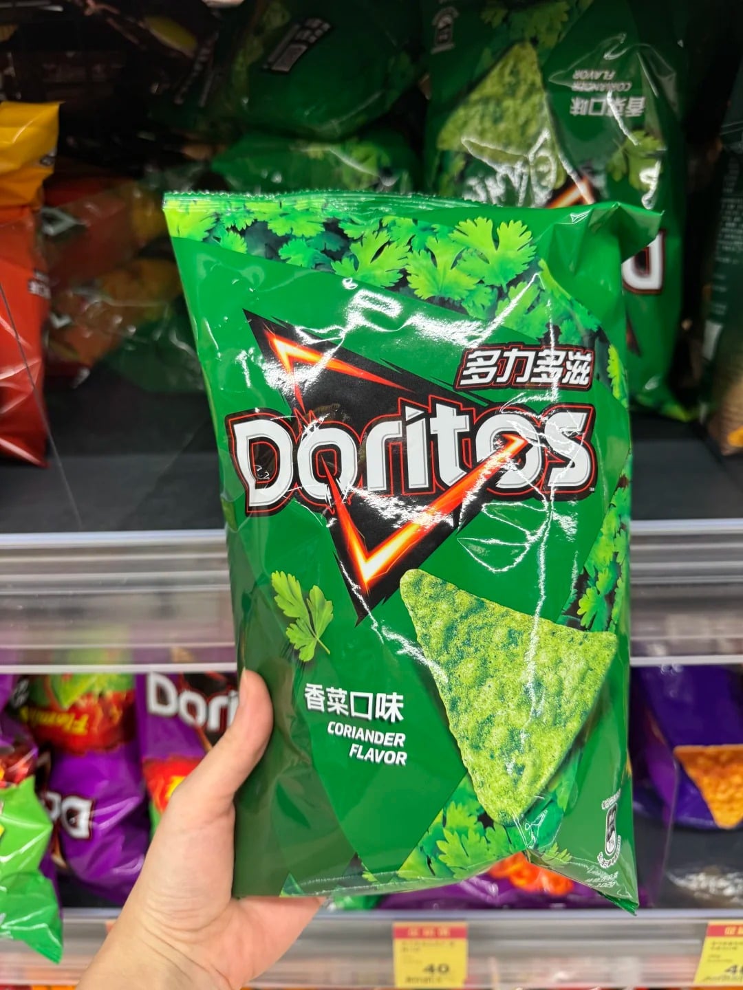 2026 香菜零食 10 大推薦總整理：多力多滋、馬卡龍、奶茶⋯哪一樣你吃得下去！