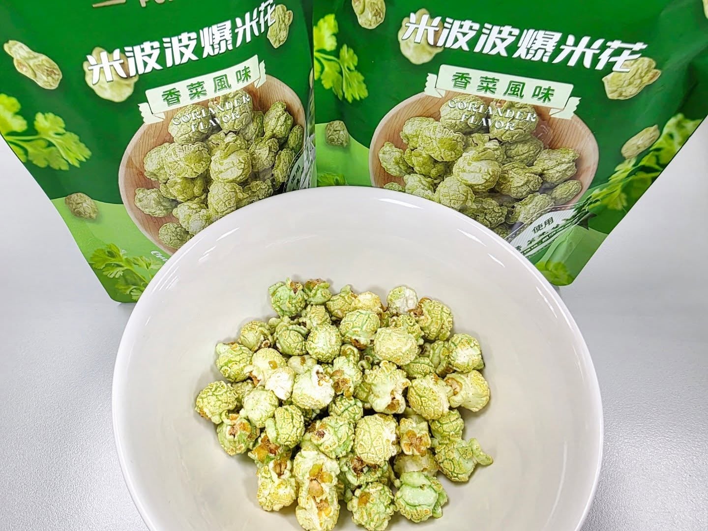 2026 香菜零食 10 大推薦總整理：多力多滋、馬卡龍、奶茶⋯哪一樣你吃得下去！