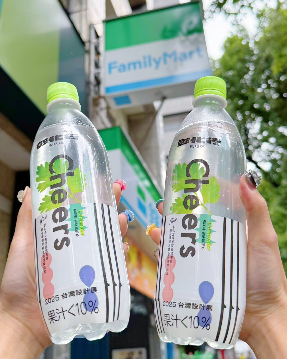 2026 香菜零食 10 大推薦總整理：多力多滋、馬卡龍、奶茶⋯哪一樣你吃得下去！