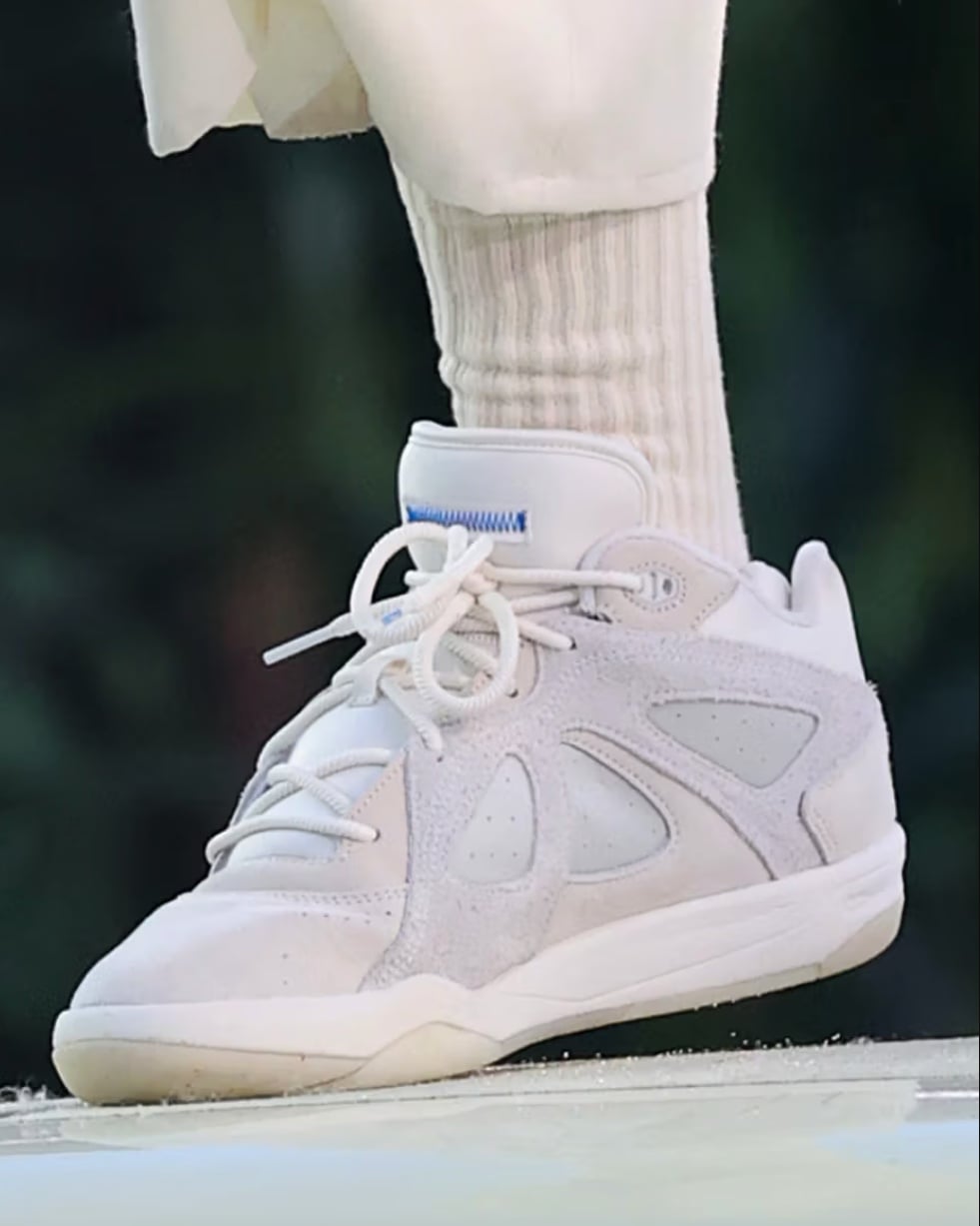 Bad Bunny 超級盃中場秀表演造型解析！穿哪雙鞋、身上球衣「64」代表意義⋯一次看！