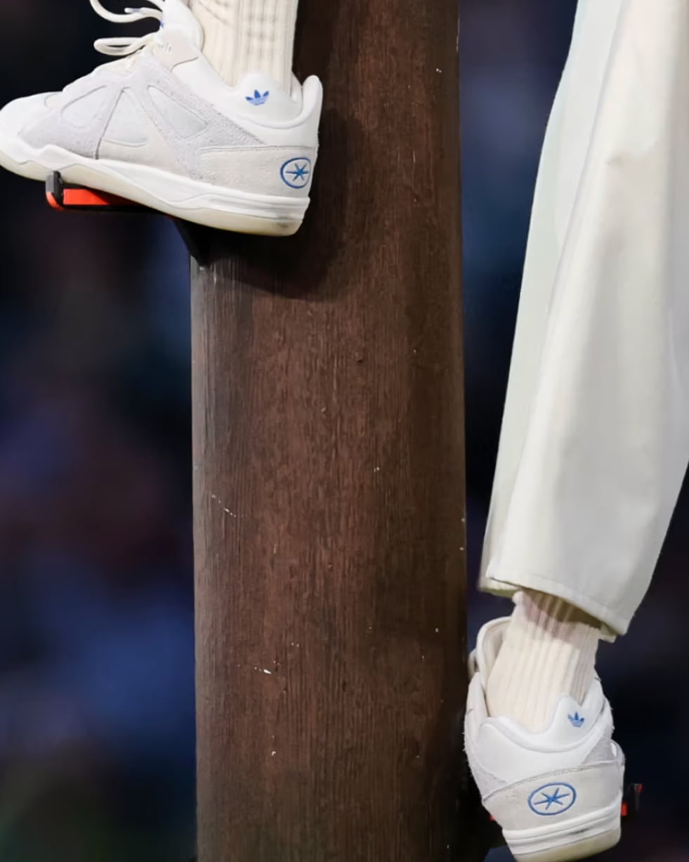 Bad Bunny 超級盃中場秀表演造型解析！穿哪雙鞋、身上球衣「64」代表意義⋯一次看！