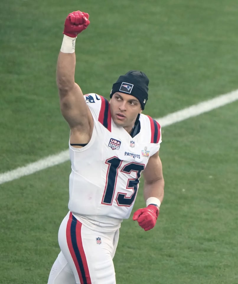 馬克霍林斯 Mack Hollins 超級盃造型引爆話題！囚犯裝扮手銬登場背後巧思曝光！