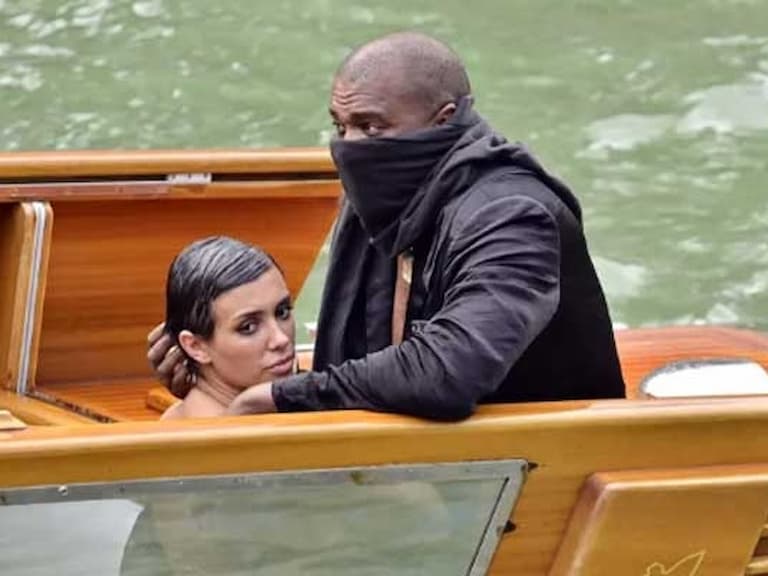 比安卡索里 Bianca Censori 首度回應肯爺 Kanye West 威尼斯不雅傳聞！坦言：「我只是靠腿上休息！」
