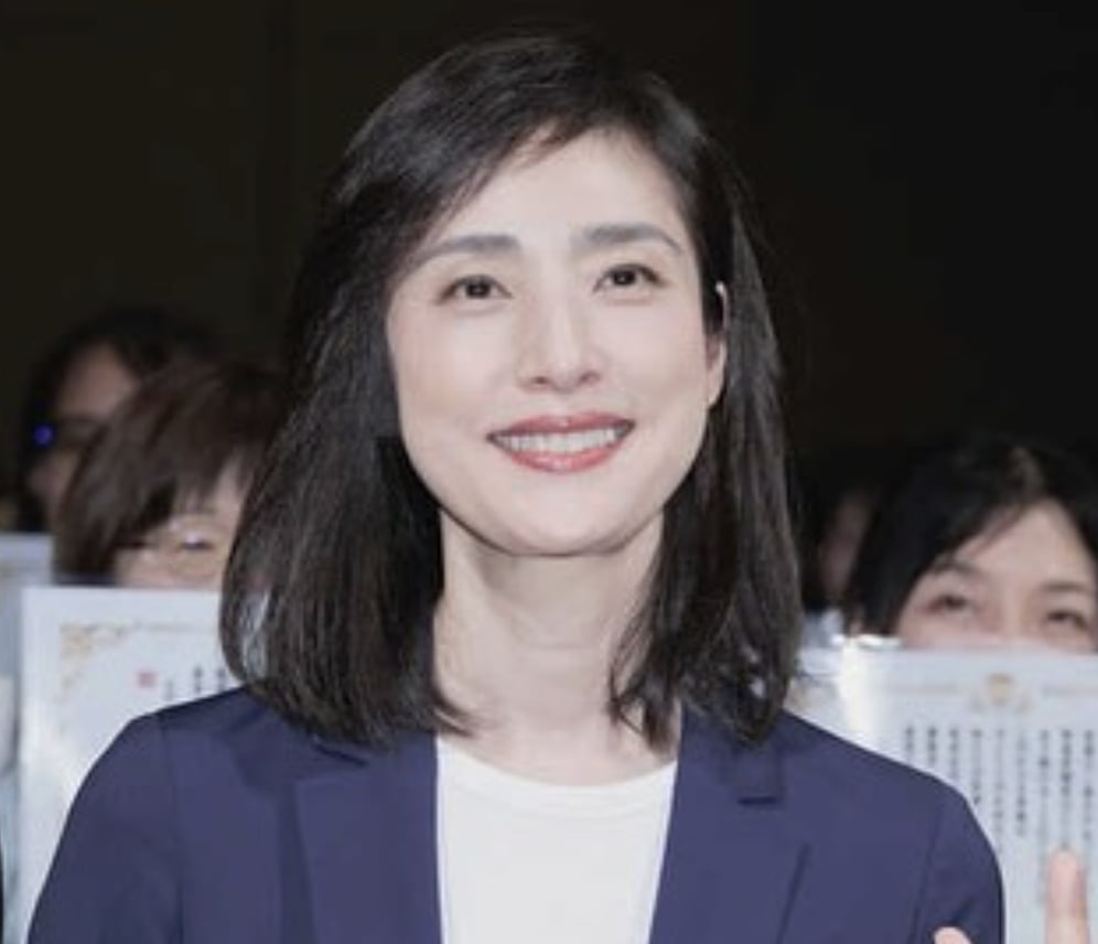 天海祐希 58 歲超凍齡！深夜吃洋芋片不怕胖，獨創卡路里理論引熱議！