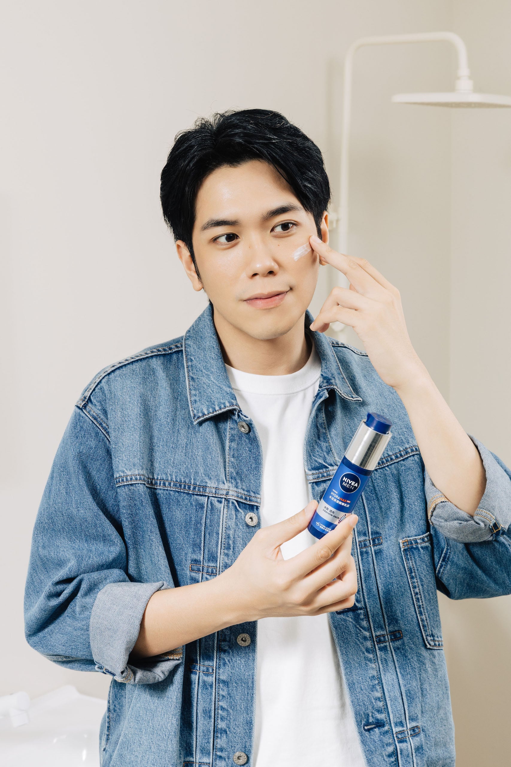 男生保養超簡單！跟著妮維雅男士水活系列「1洗2拍3保濕」，3 步驟 3 秒爆水，狀態直接點滿 C 位出場！