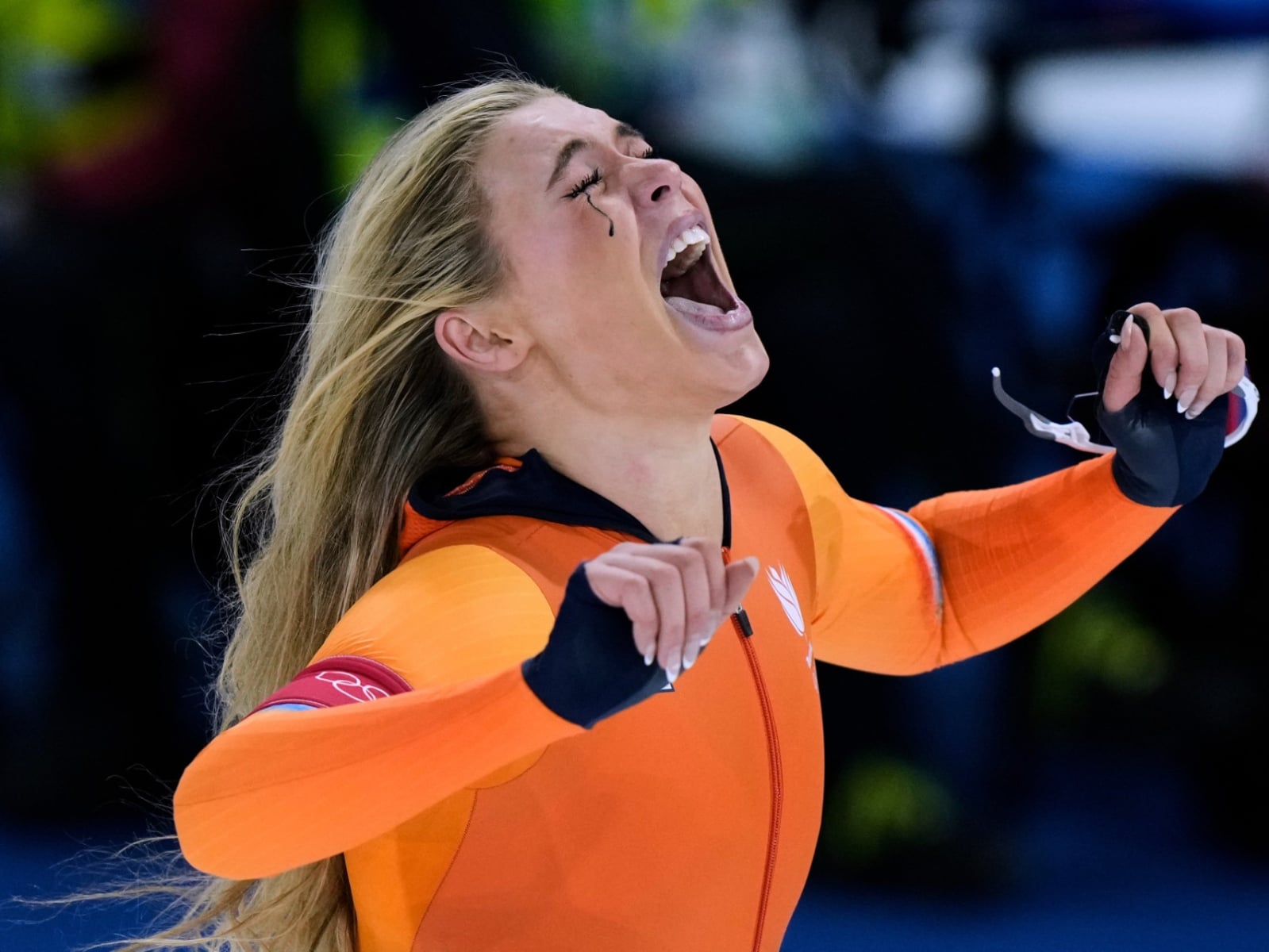 冬奧／荷蘭名將 Jutta Leerdam 終於摘金打破最速紀錄！男友 Jake Paul 場邊激動落淚！