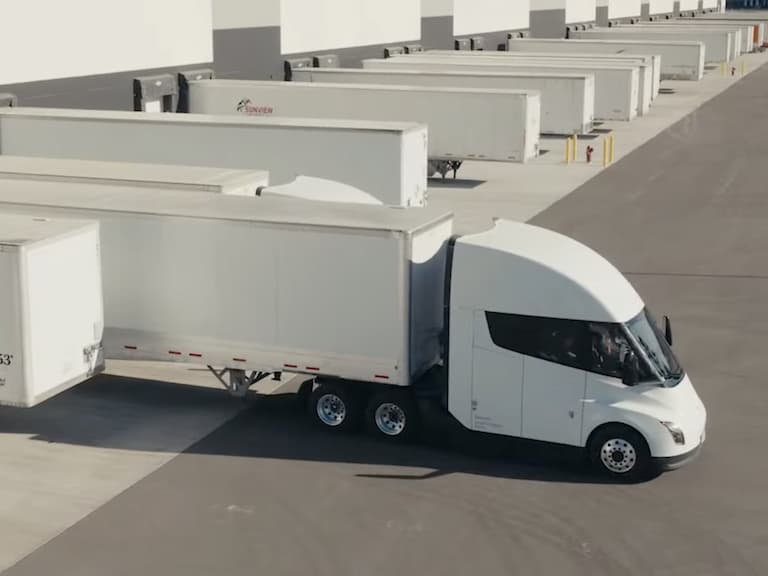 馬斯克 Elon Musk 證實特斯拉 Semi 今年量產!轉型 AI 機器人公司大計曝光!