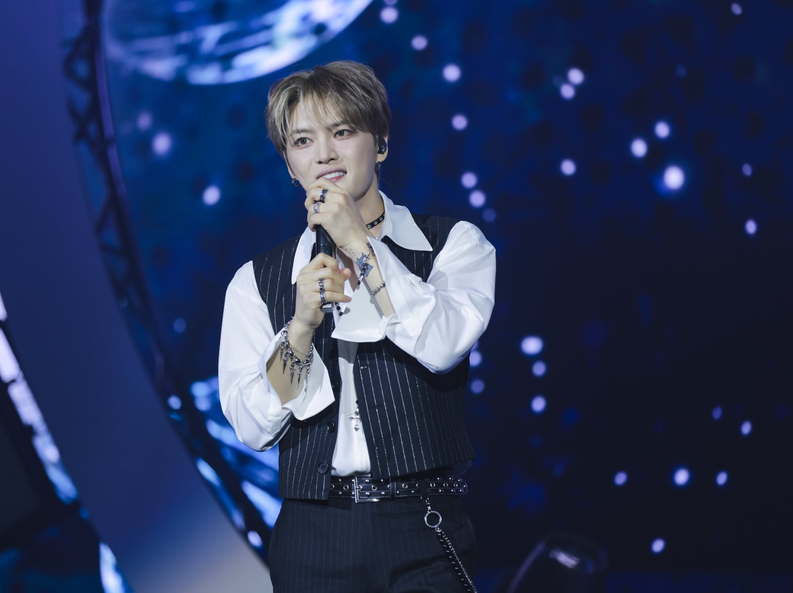 金在中 40 歲生日演唱會台北登場！化身醫生為粉絲診斷：「是無法治癒的相思病！」