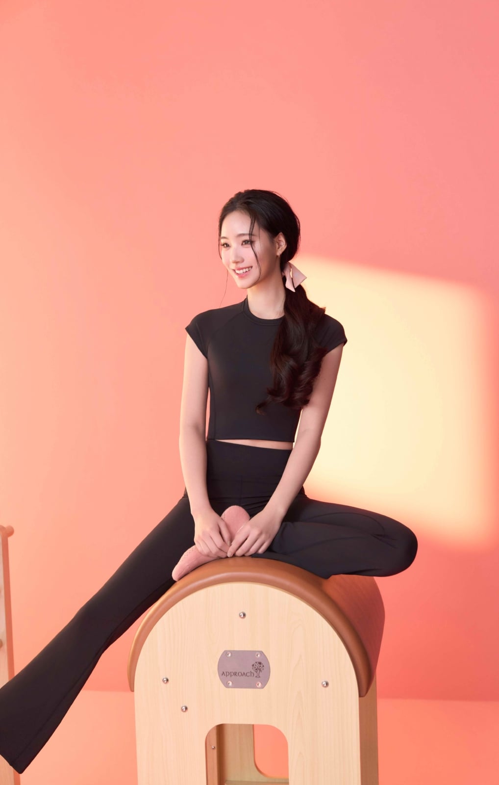 Lily 許韶恩示範情人節運動約會穿搭 Triumph Athleisure 支撐短袖上衣喇叭褲