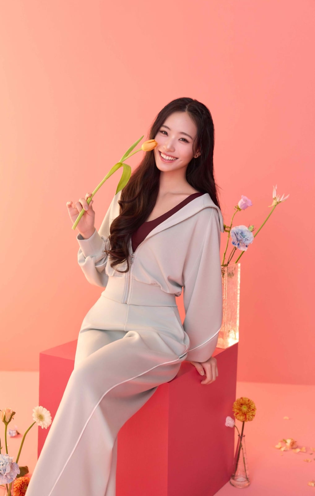 Lily 許韶恩居家情人節穿搭 Triumph Athleisure 深V無鋼圈內衣 Cozy 寬版長褲舒適造型