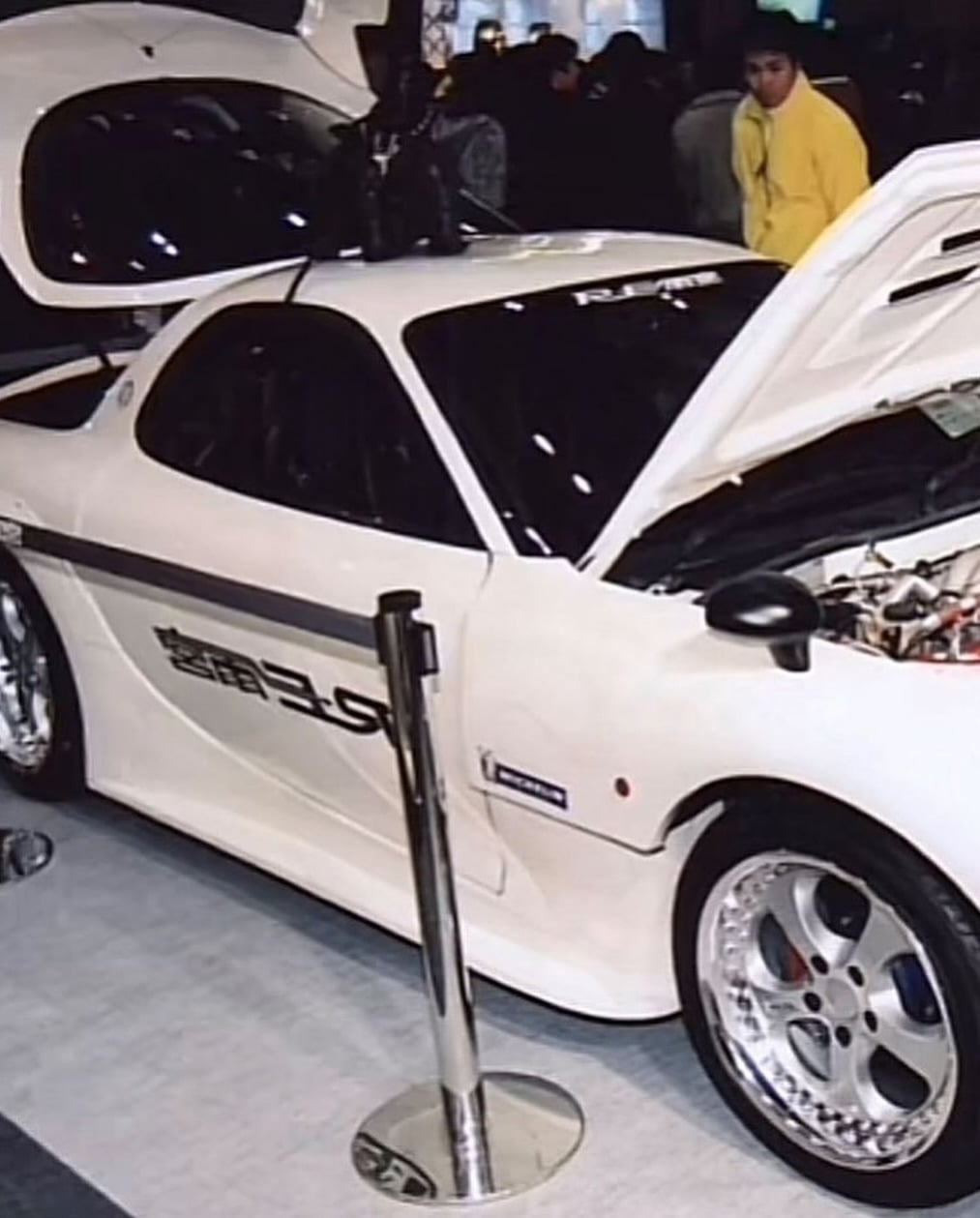 Chrome Hearts 超激罕定製 Mazda RX-7 車款！銀色十字架排檔頭、高級皮革座椅，根本是夢寐以求車款！