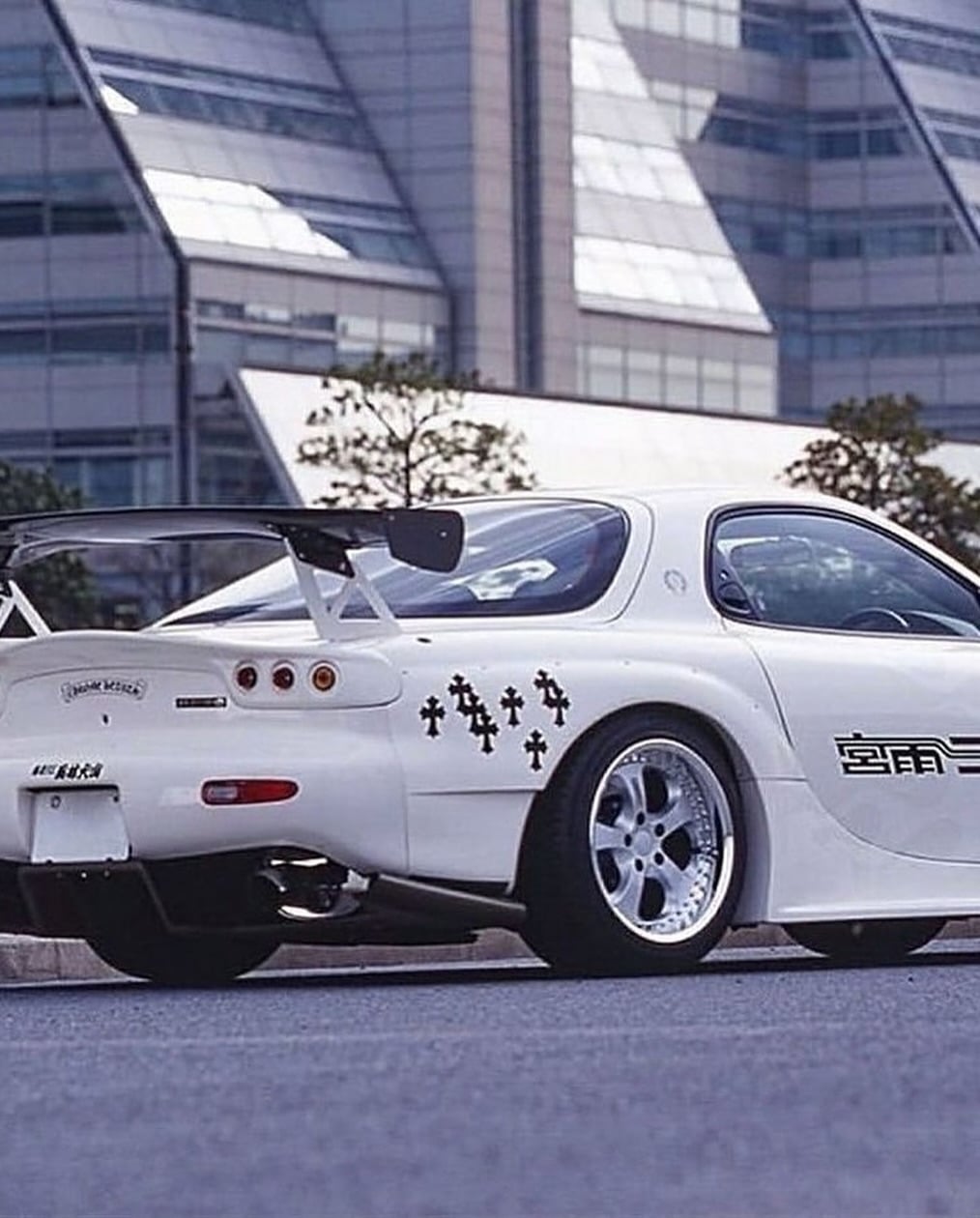 Chrome Hearts 超激罕定製 Mazda RX-7 車款！銀色十字架排檔頭、高級皮革座椅，根本是夢寐以求車款！