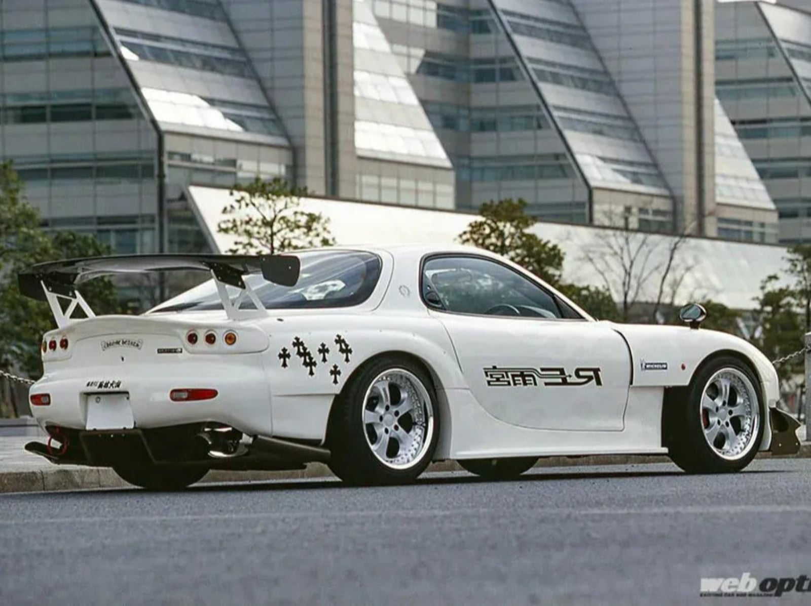 Chrome Hearts 超激罕定製 Mazda RX-7 車款！銀色十字架排檔頭、高級皮革座椅，根本是夢寐以求車款！