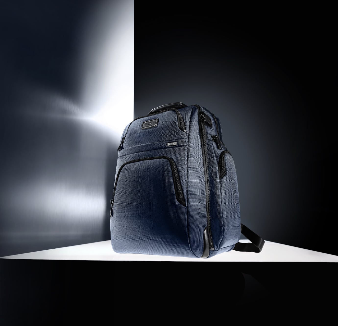 場景秒切換，風格不掉線！TUMI Alpha 系列，效率就是帥！